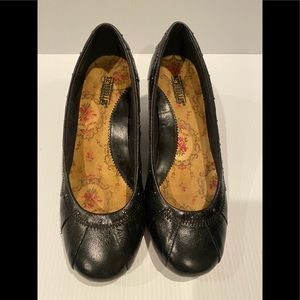 Seychelles Habit Forming Black Leather Wedges 8.5